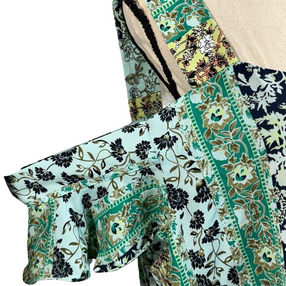 SOHO NY & Company Large Top Floral Cold Shoulder Ruffled Sleeve V-Neck Multi - Picture 3 of 9